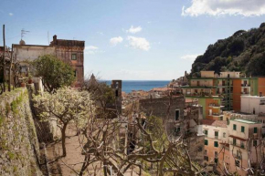 Donna Saretta Casetta tradizionale Amalfitana